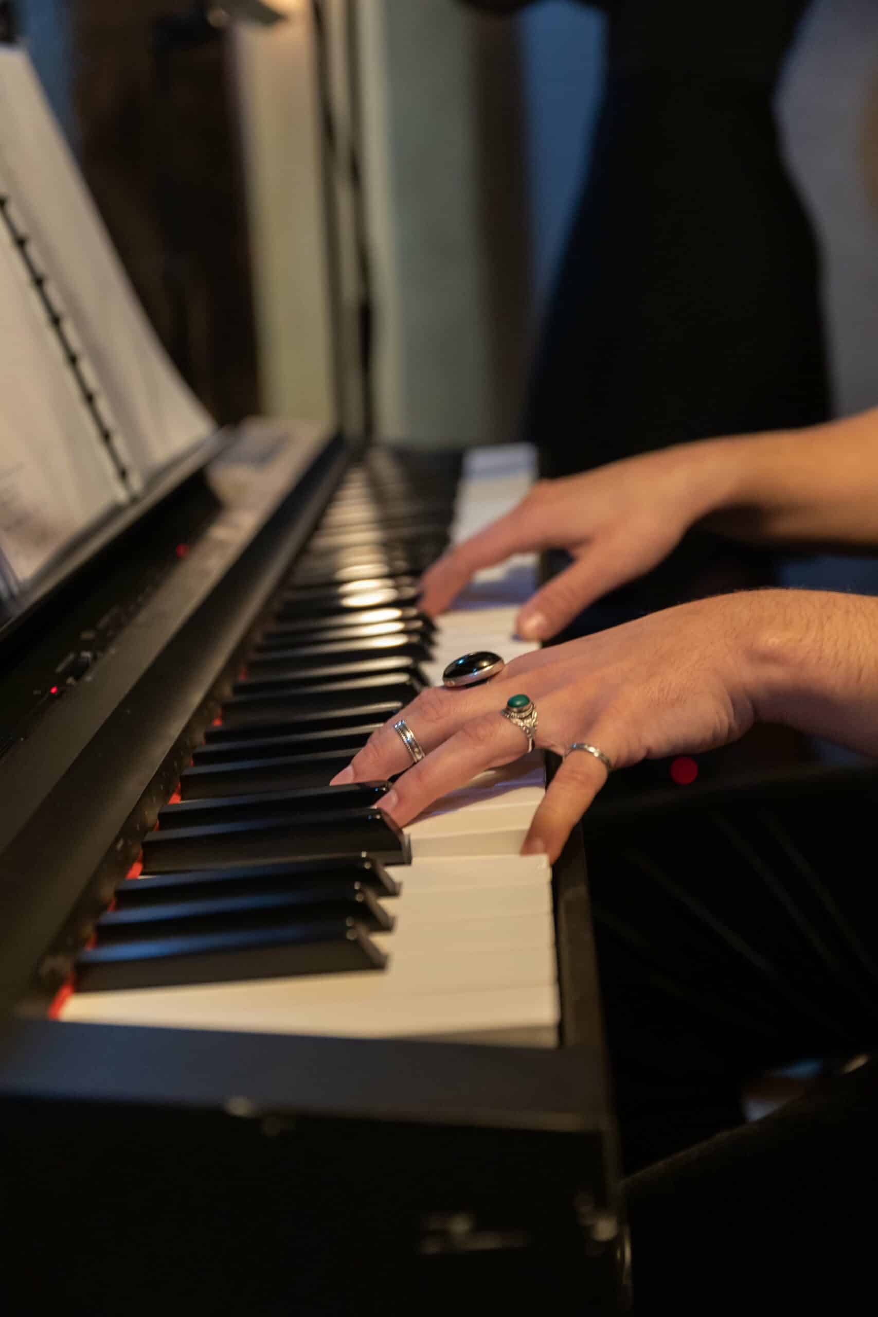 Música en directo en el restaurante Amicitia de Madrid.