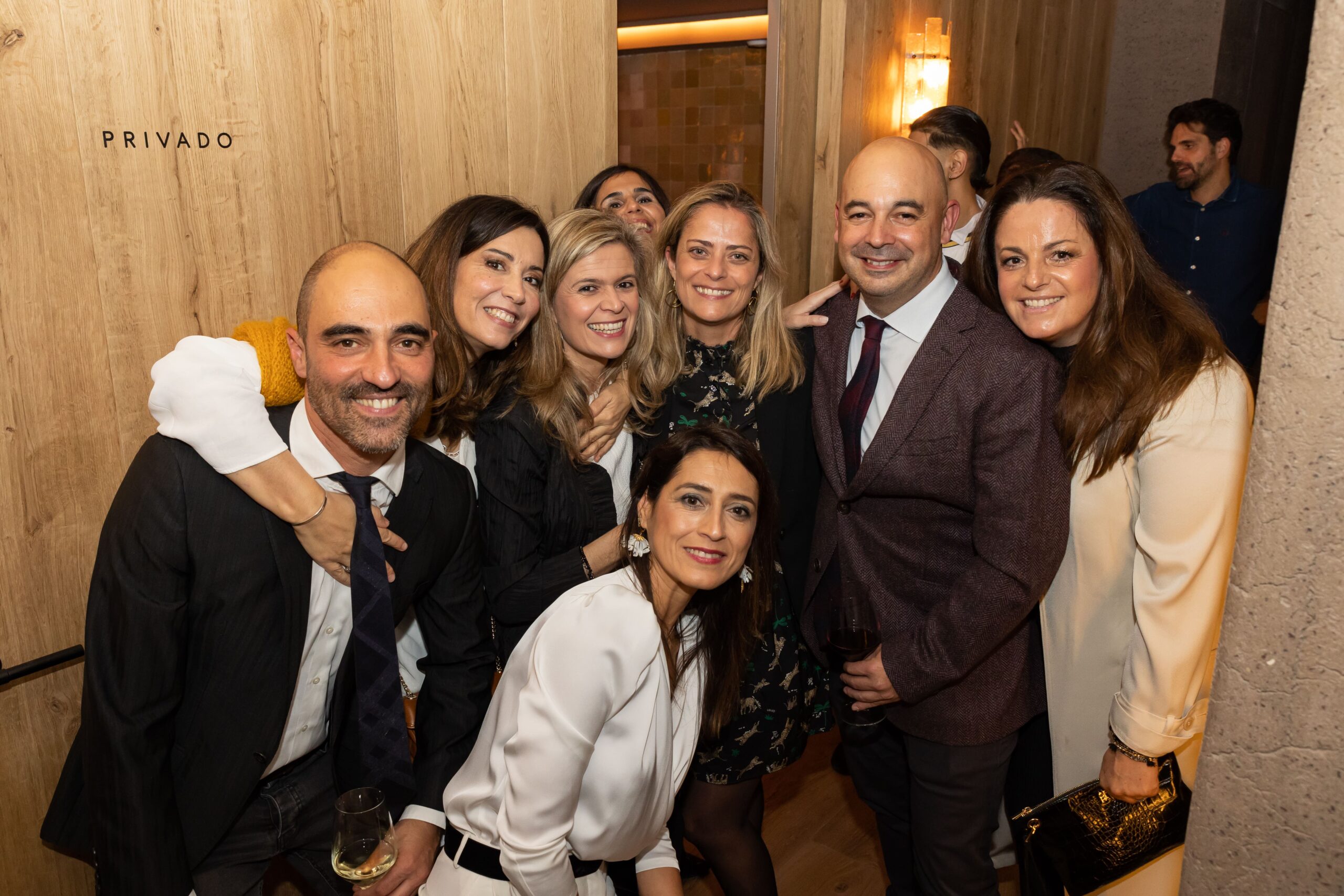 Juan Carlos Navia Álvarez, Pati Villafana, Elena Pulido, Miriam Galiano Marcos, Raúl Rodríguez Porras, María España, María Mediero y María Ángeles Tesoro en el Restaurante Amicitia de Madrid
