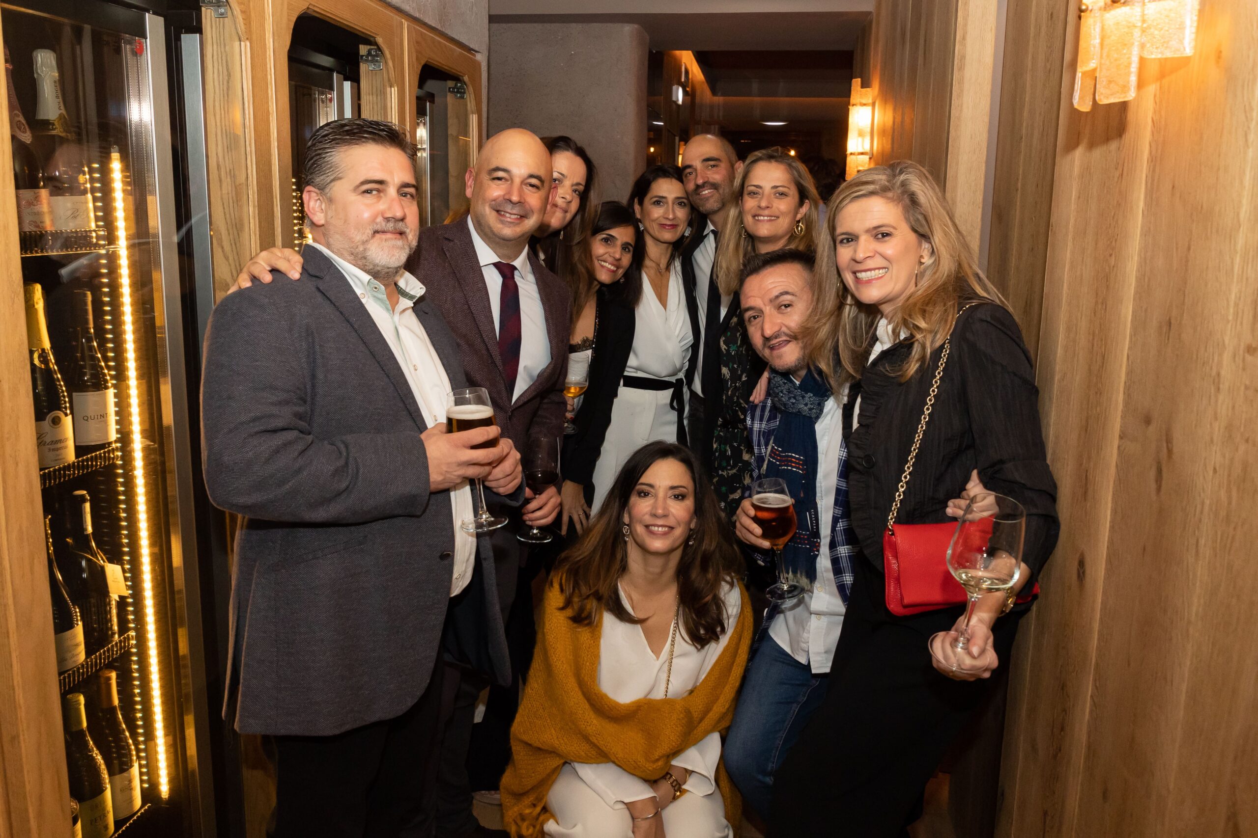 David Romera, Juan Carlos Navia, Raúl Rodríguez, María Mediero, Fernando Garrido, Miriam Galiano, Mari Ángeles Tesoro, María España, Pati Villafana y Elena Pulido en la inauguración del Restaurante Amicitia de Madrid. En plena Calle Génova.