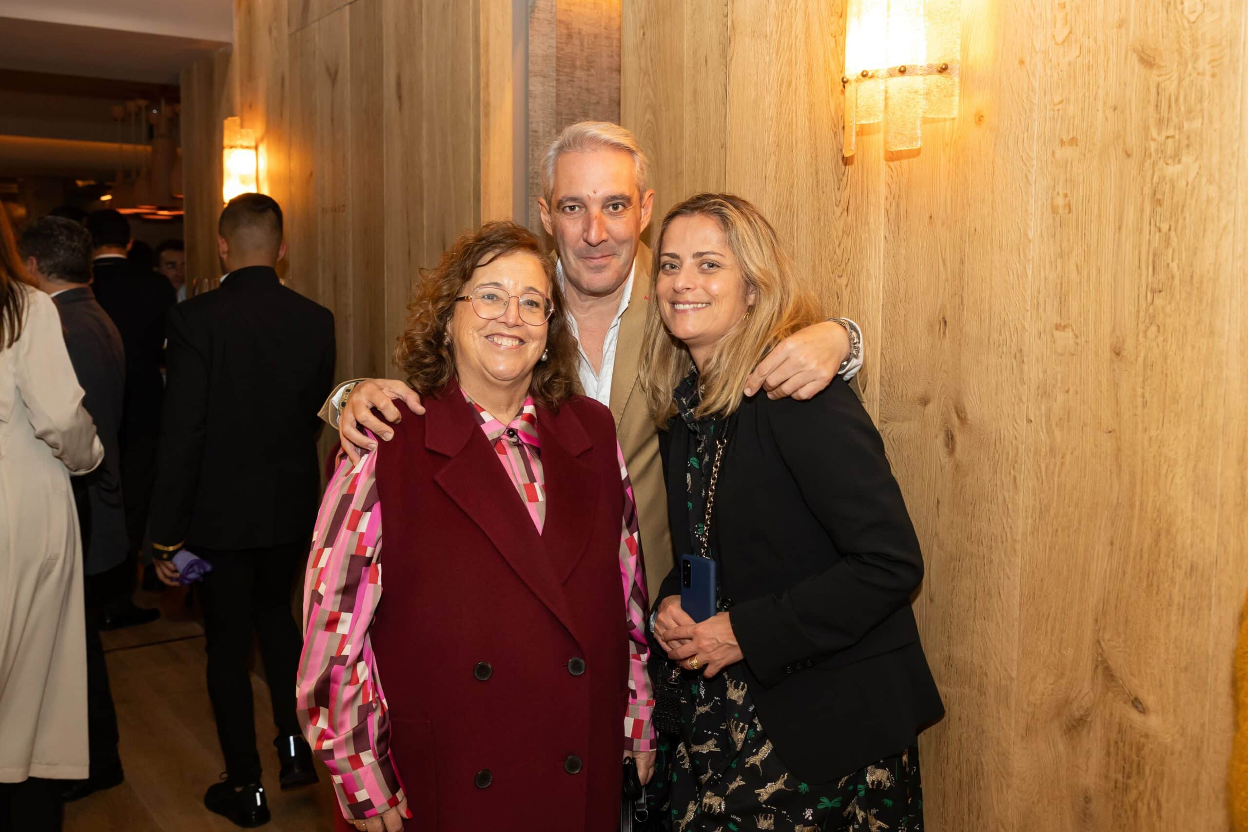 Celia Porras, Raúl Rodríguez y María España en la inauguración del restaurante Amicitia de Madrid.